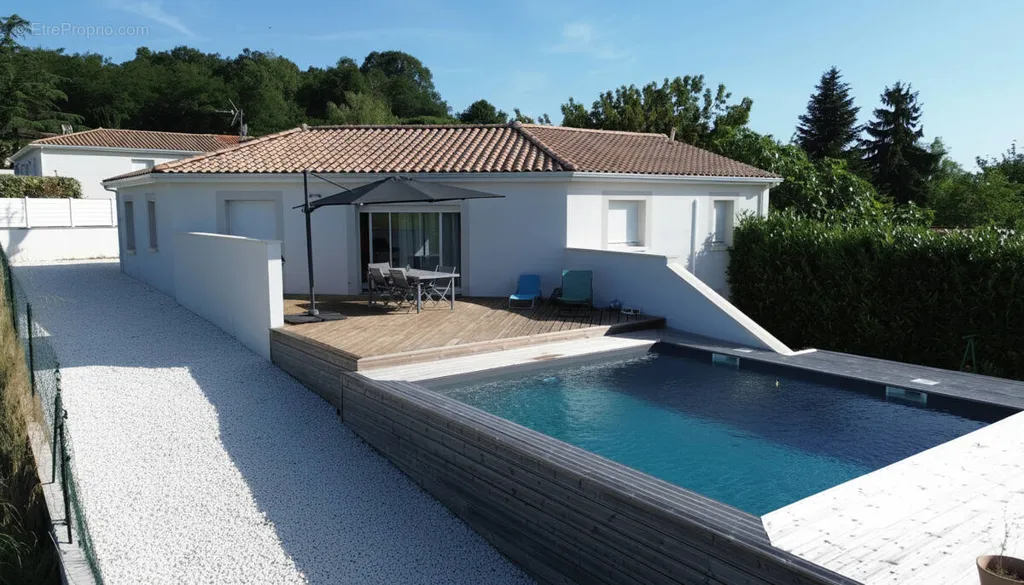 Bassein - Pavilion with Pool and Large Annex in Champniers