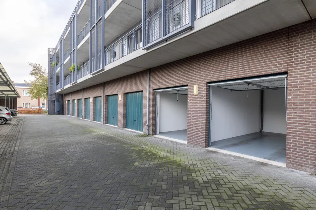 Garaaž - Penthouse with Rooftop Terrace in Haaksbergen