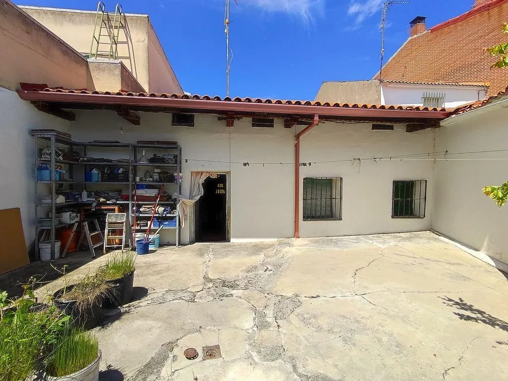 Aed - Rustic House with Patio in Puente Duero