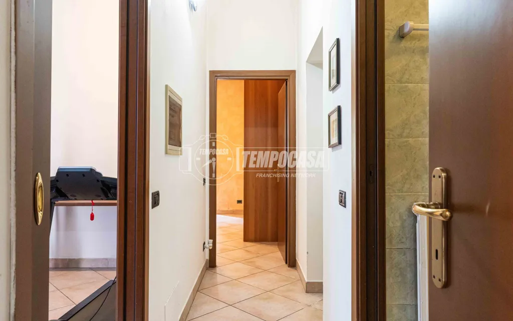Ingresso - Bright Trilocale with Loggia in Bosisio Parini