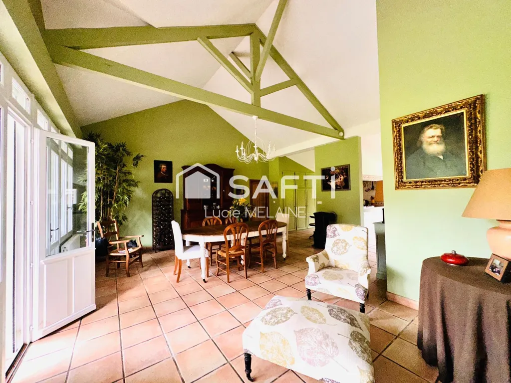 Living Room - Single-Storey House with Large Garden in Merignac