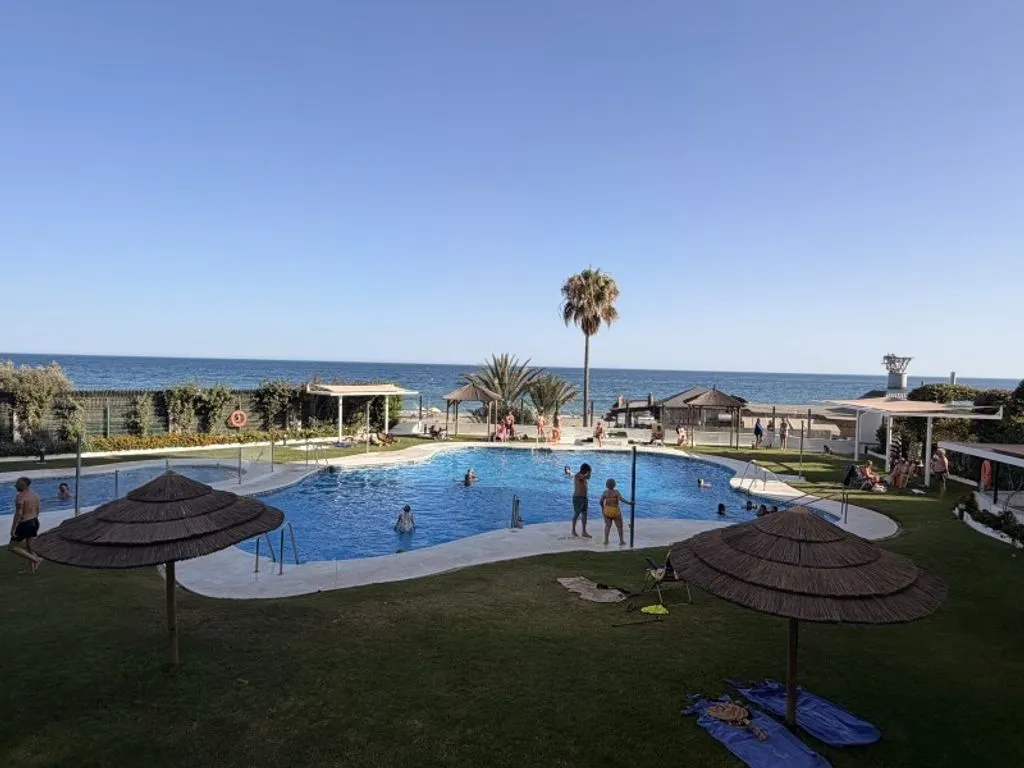 Bassein - Luxury Flat with Seafront Views in Marbella