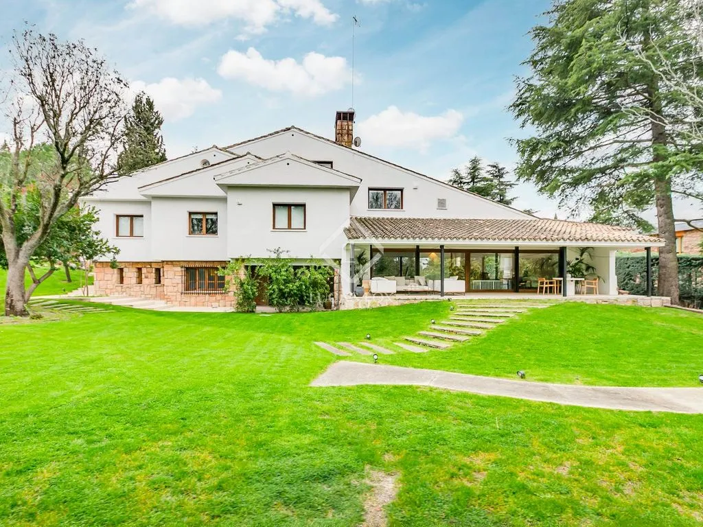 Jardin - Luxury Villa with Pool in La Moraleja