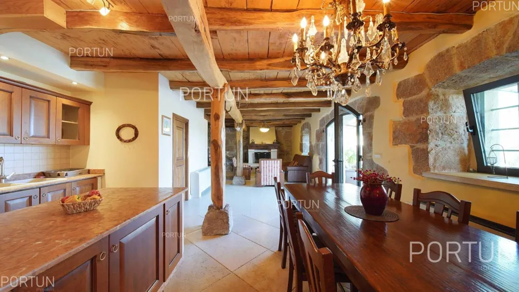 Salle à manger - Renovated Estate with Panoramic Views in Lupoglav