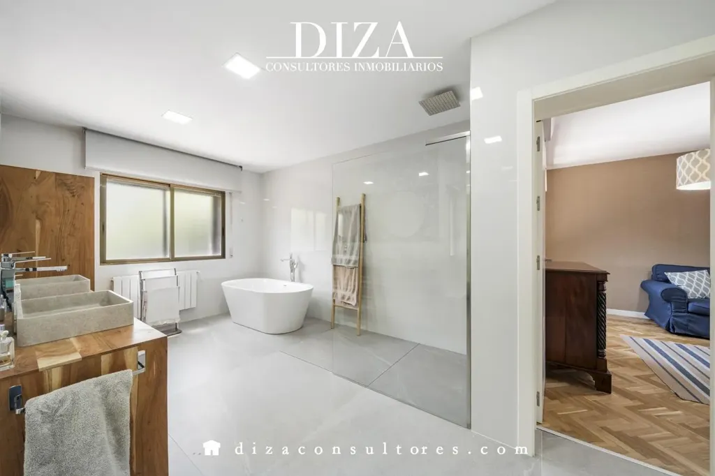 Vannitoad - Villa with Pool and Gym in Madrid