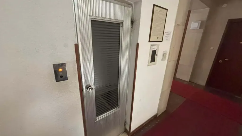 Entrée - Modern Studio with Terrace in Trieste
