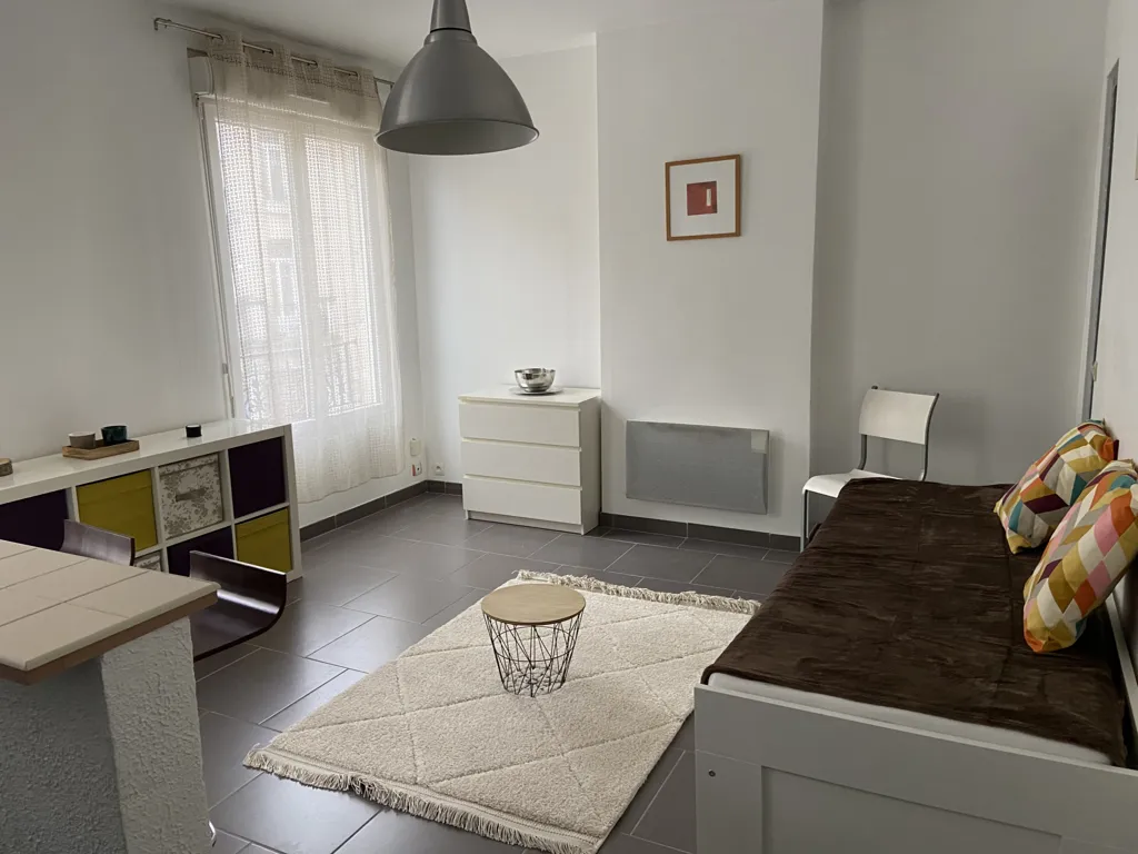 Elutuba - Studio with Kitchen in Reims