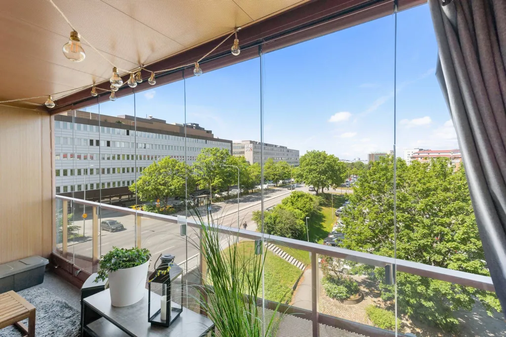 Balcon - Apartment with West-Facing Balcony in Stockholm