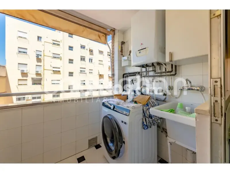Pesuköök - Apartment with Balcony in Aragón, Valencia
