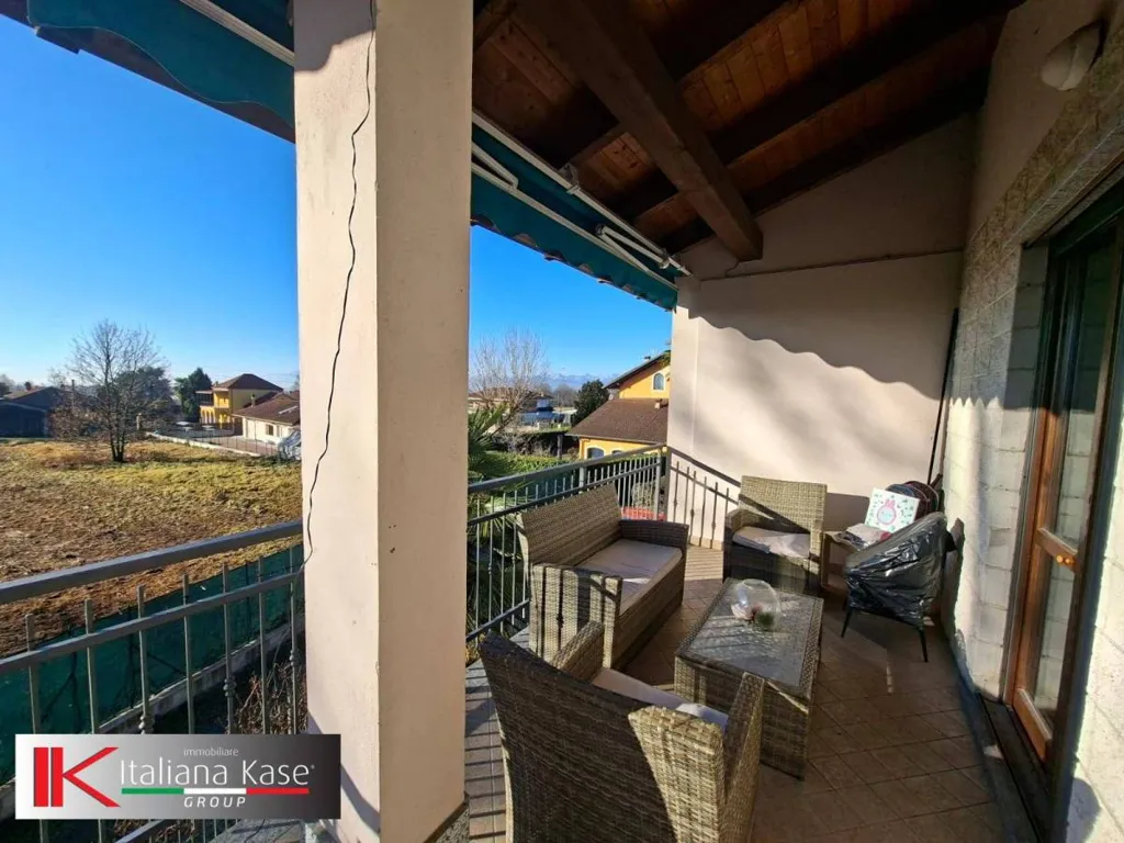 Balcony - Spacious Apartment with Terrace in Montalenghe