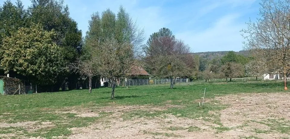 Land in Saint-Martin-Aux-Chartrains
