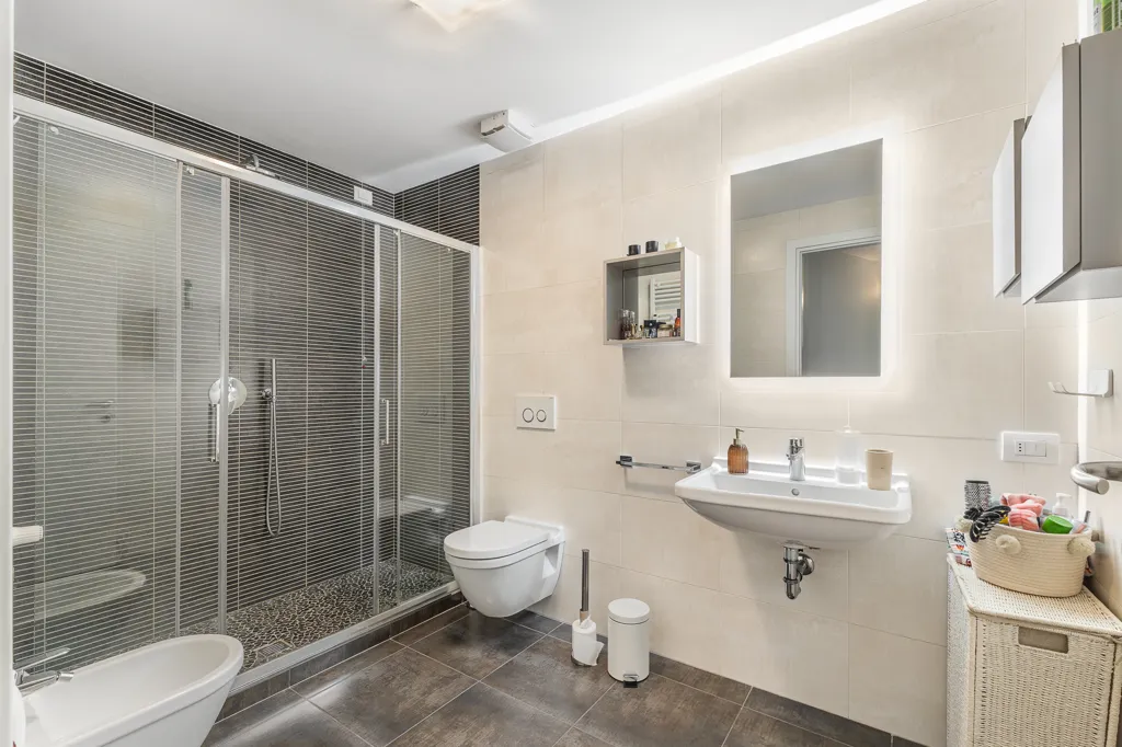 Salles de bain - Apartment with Lift in Stradella