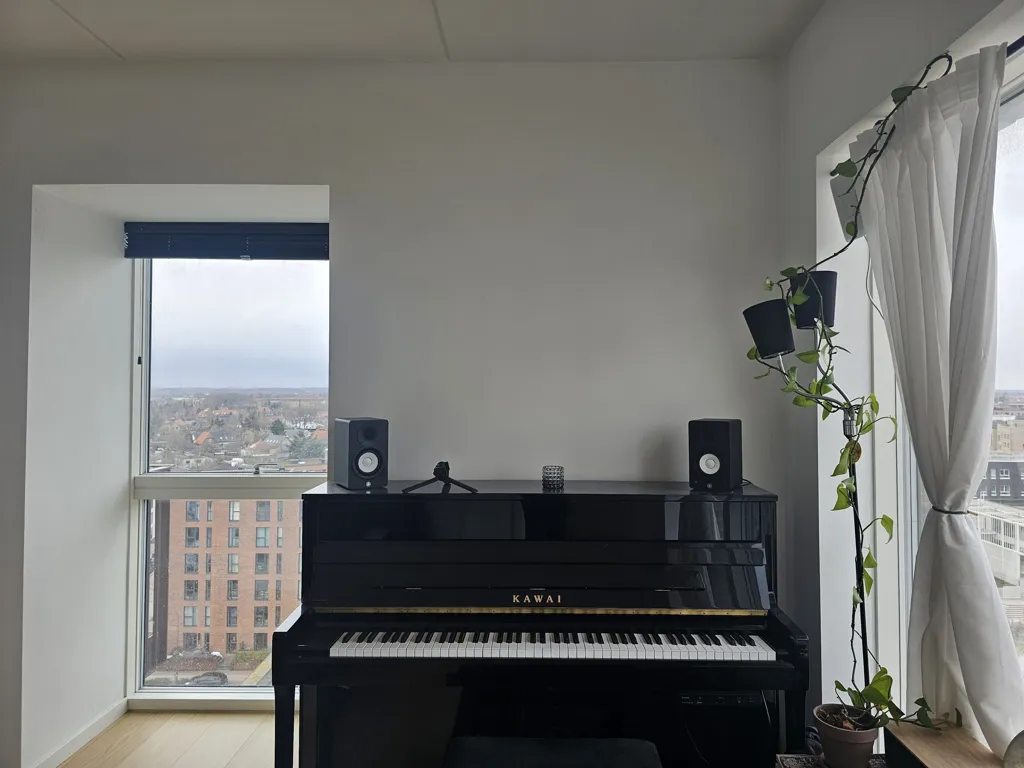 Pièces - Furnished Apartment with Park View in Valby