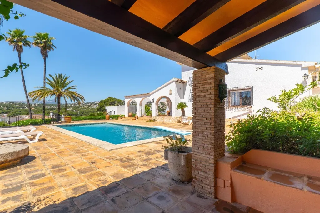 Piscine - Mediterranean Villa with Pool in Pla del Mar