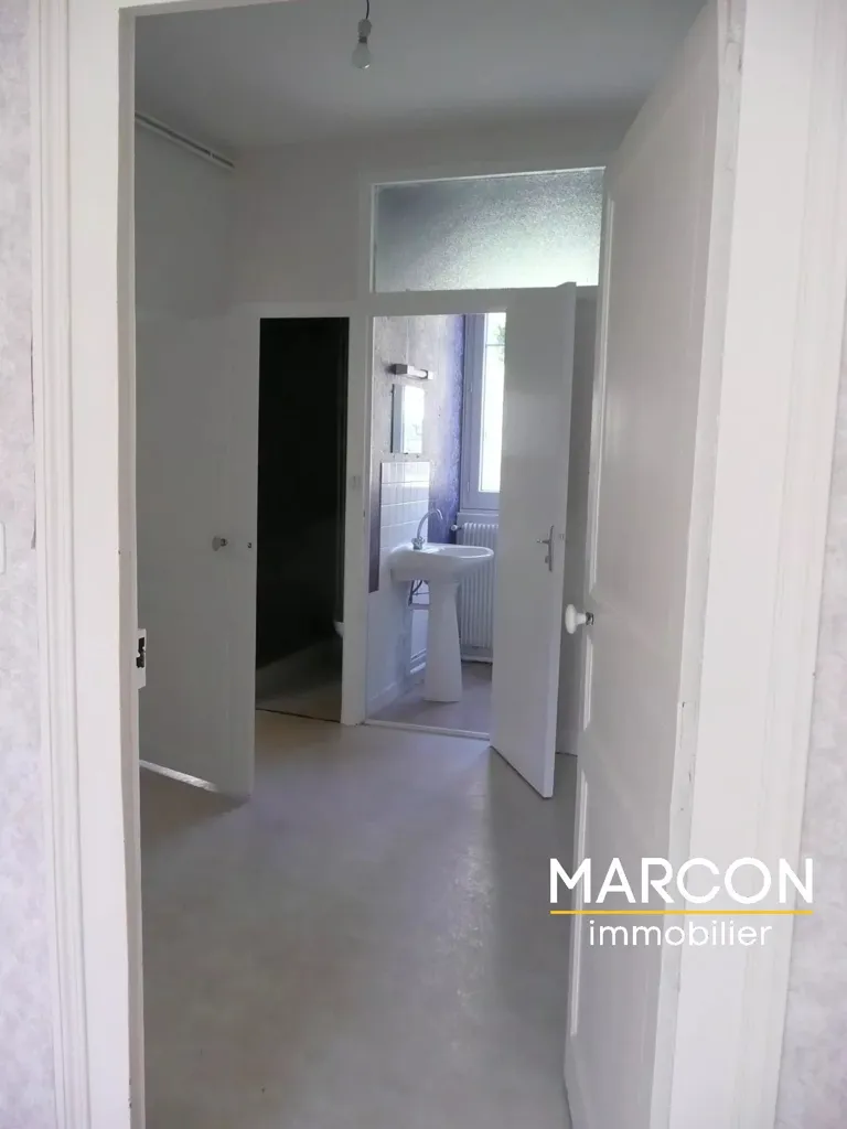 Ingresso - 2-Bedroom Flat in Aubusson Centre