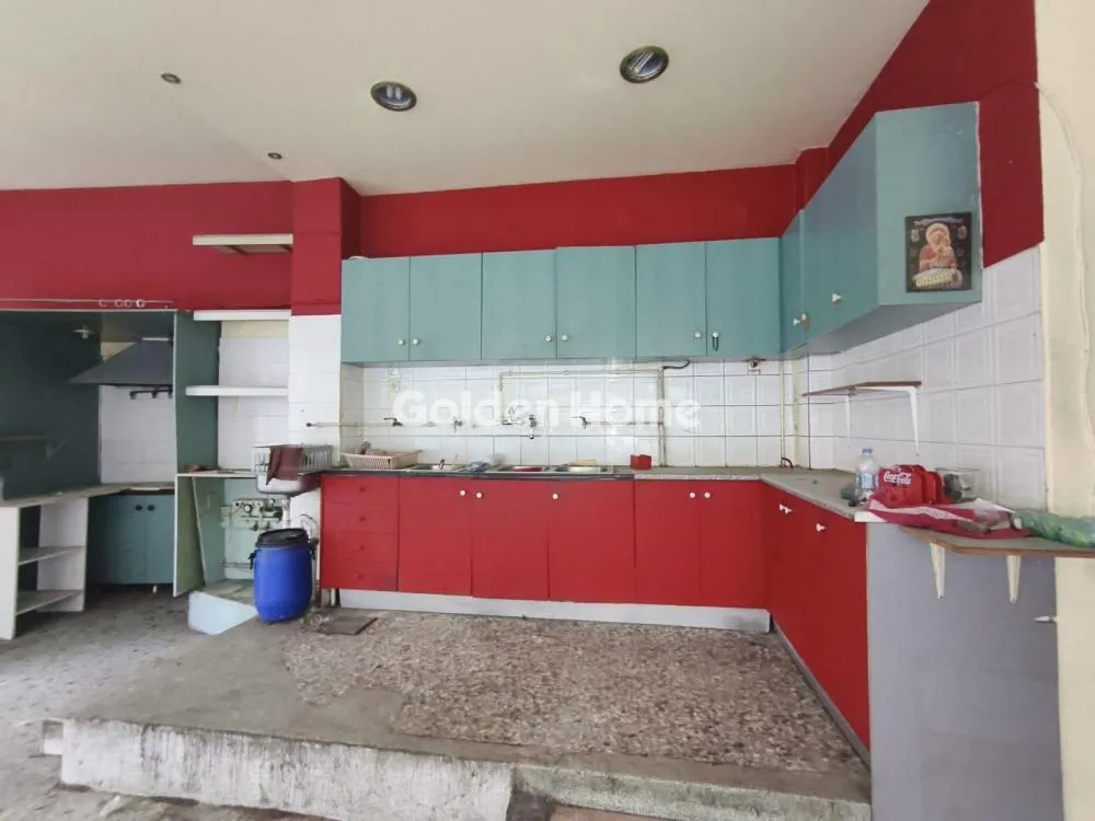 Cucina - Corner Shop with High Visibility in Piraeus