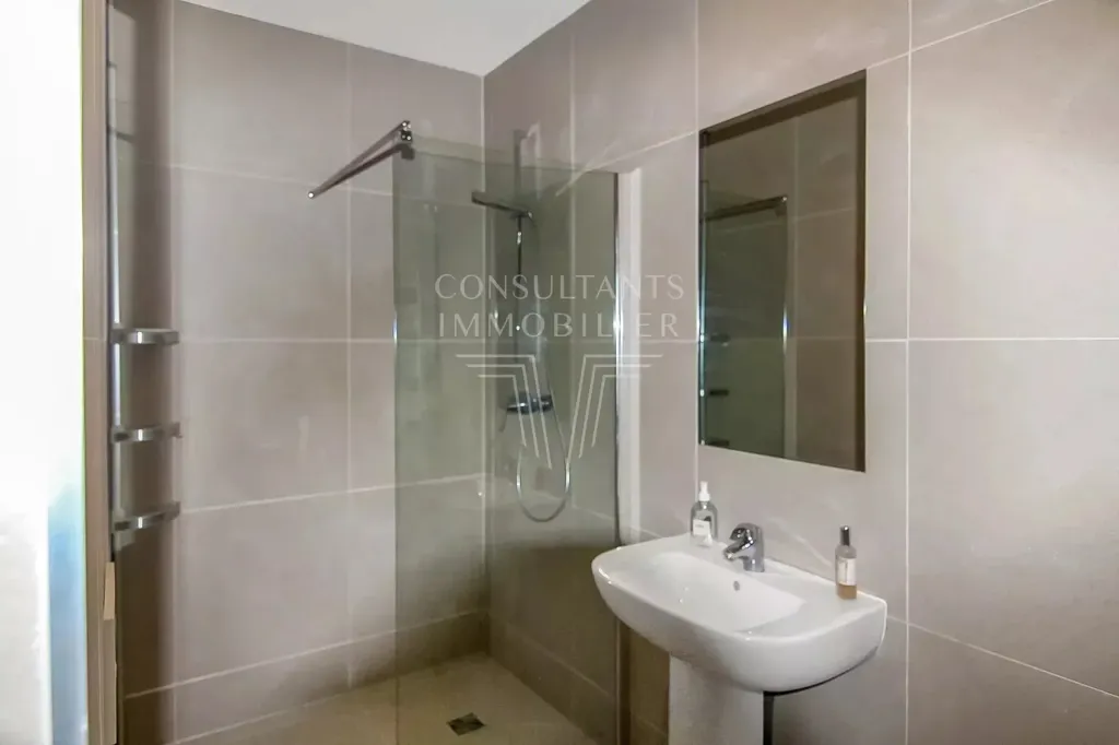 Salles de bain - Appartement de Deux Suites avec Jardin à Cimiez, Nice