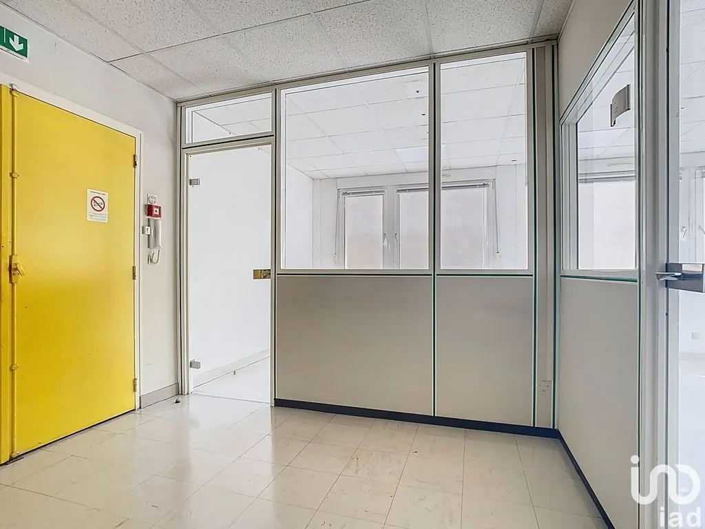 Esik - Modular Office Space with Parking in Reims
