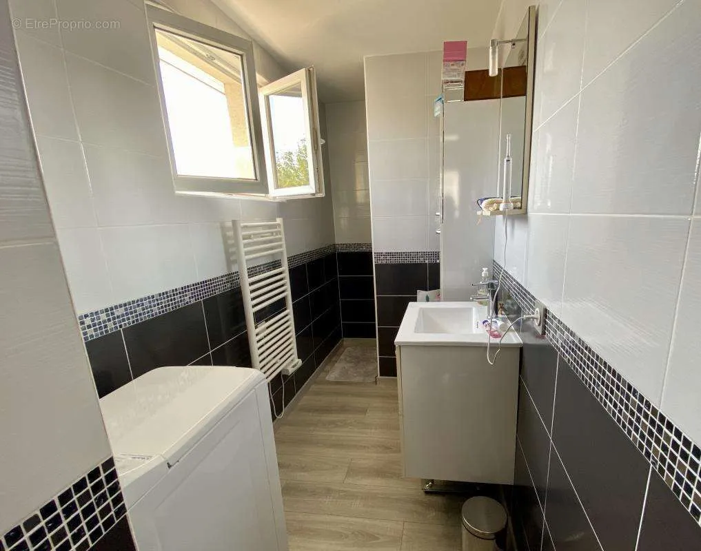 Badezimmer - T3 Apartment with Private Parking in Pessac