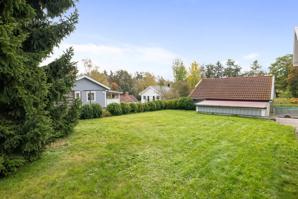Jardin - Villa with Pool in Tullinge