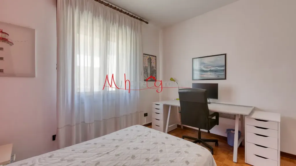 Bedrooms - Four-Bedroom Apartment with Balconies in Padova