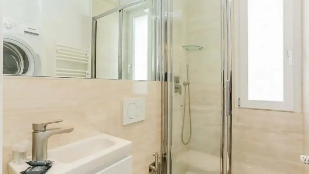 Vannitoad - Modern Studio with Balcony in Milan