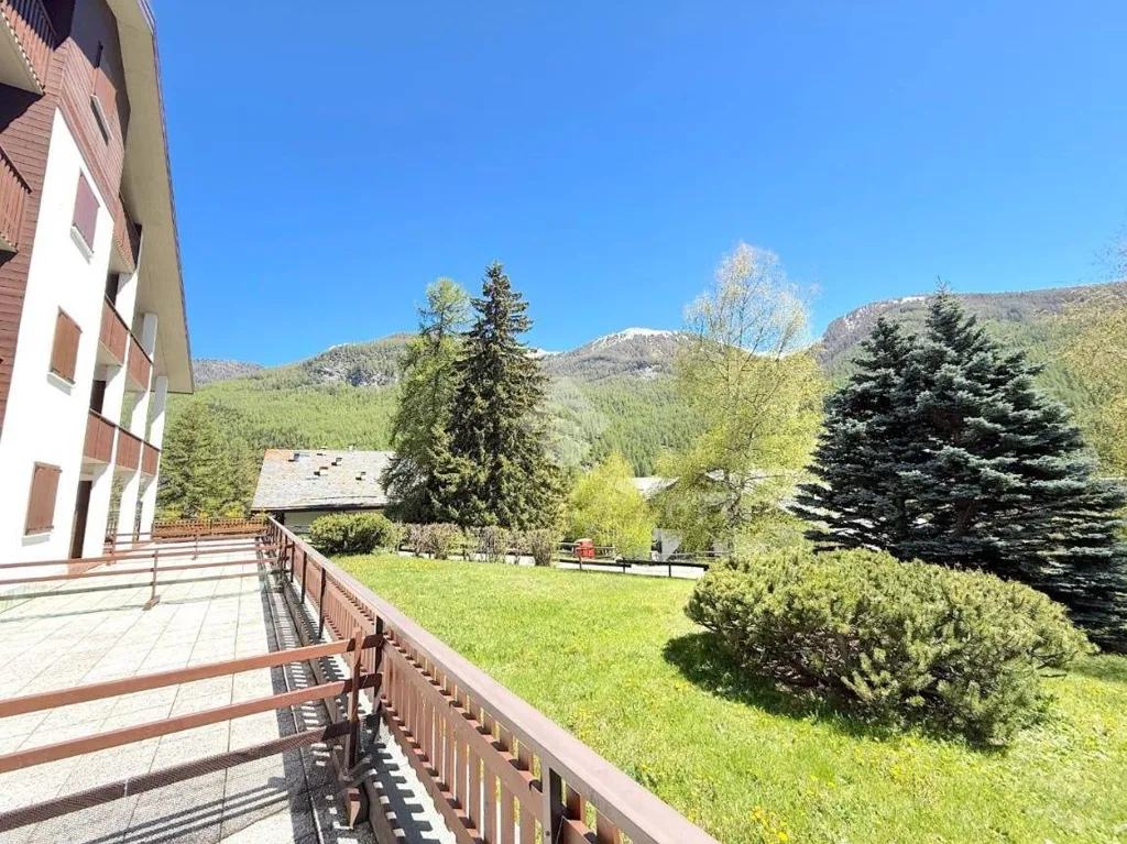 Rõdu - 2-Bedroom Apartment with Private Terrace in Pragelato