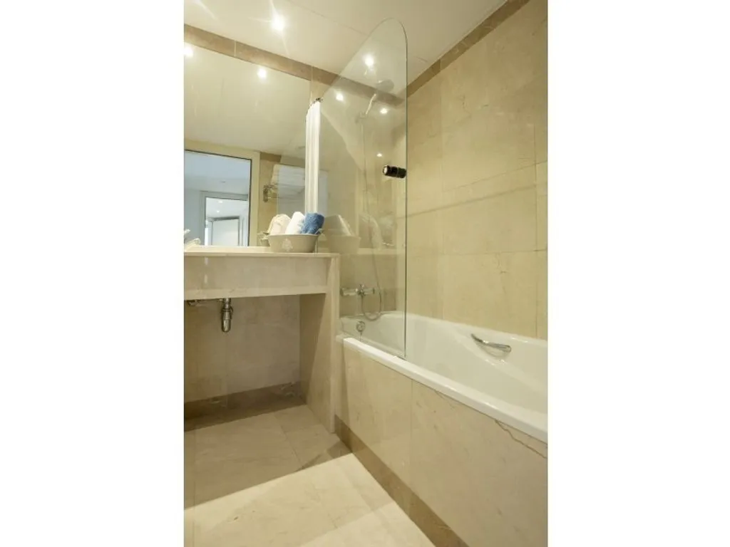 Salles de bain - Luxury Apartment with Panoramic Views in Barcelona