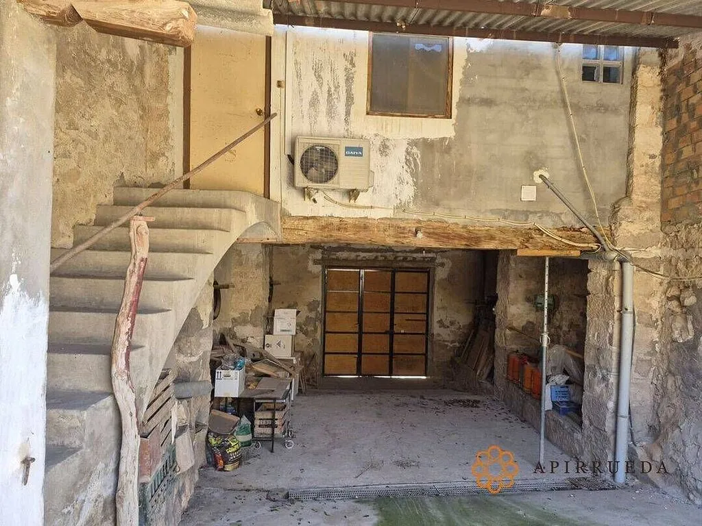 Garage - Traditional Chalet with Balcón in Alborge