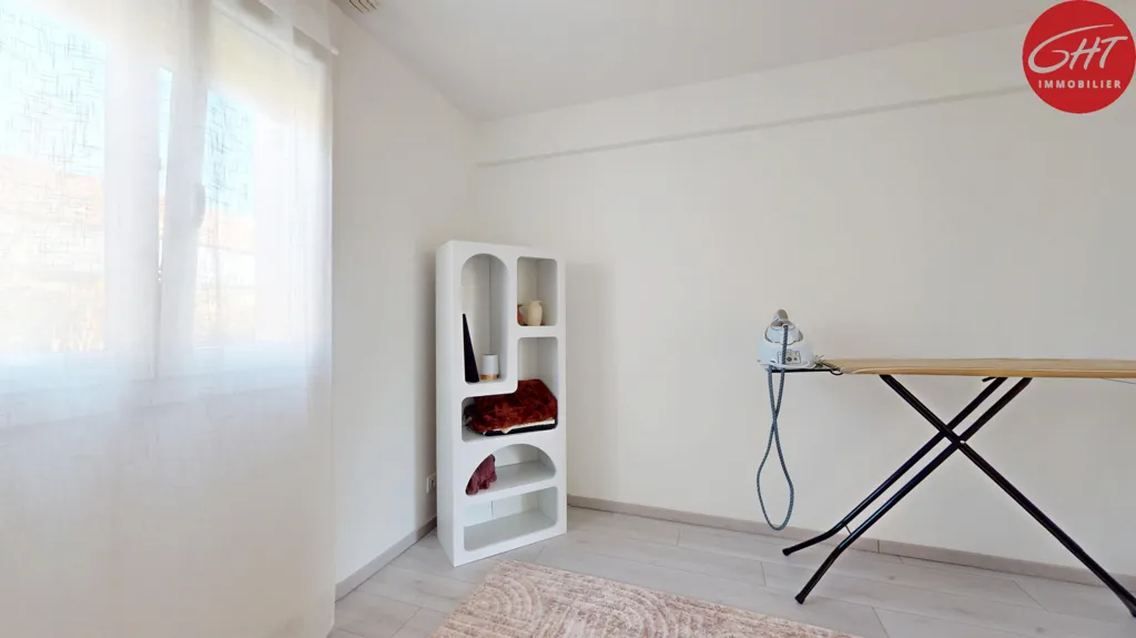 Pièces - Appartement T5 avec Terrasse à Châteaufarine