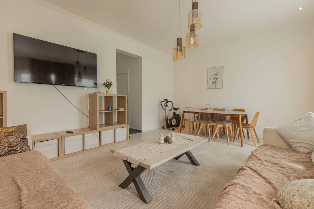 Séjour - Appartement Luminosité avec Garage à Borgerhout