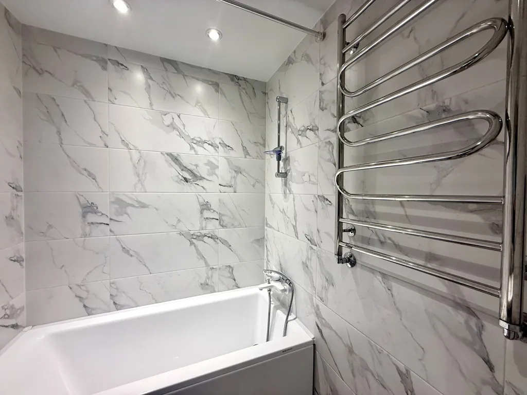 Bagni - Modernised 2-Bedroom Flat with Garden Access