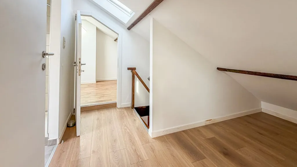 Pièces - Villa Rénovée avec Jardin et Bureau à Proximité des Axes