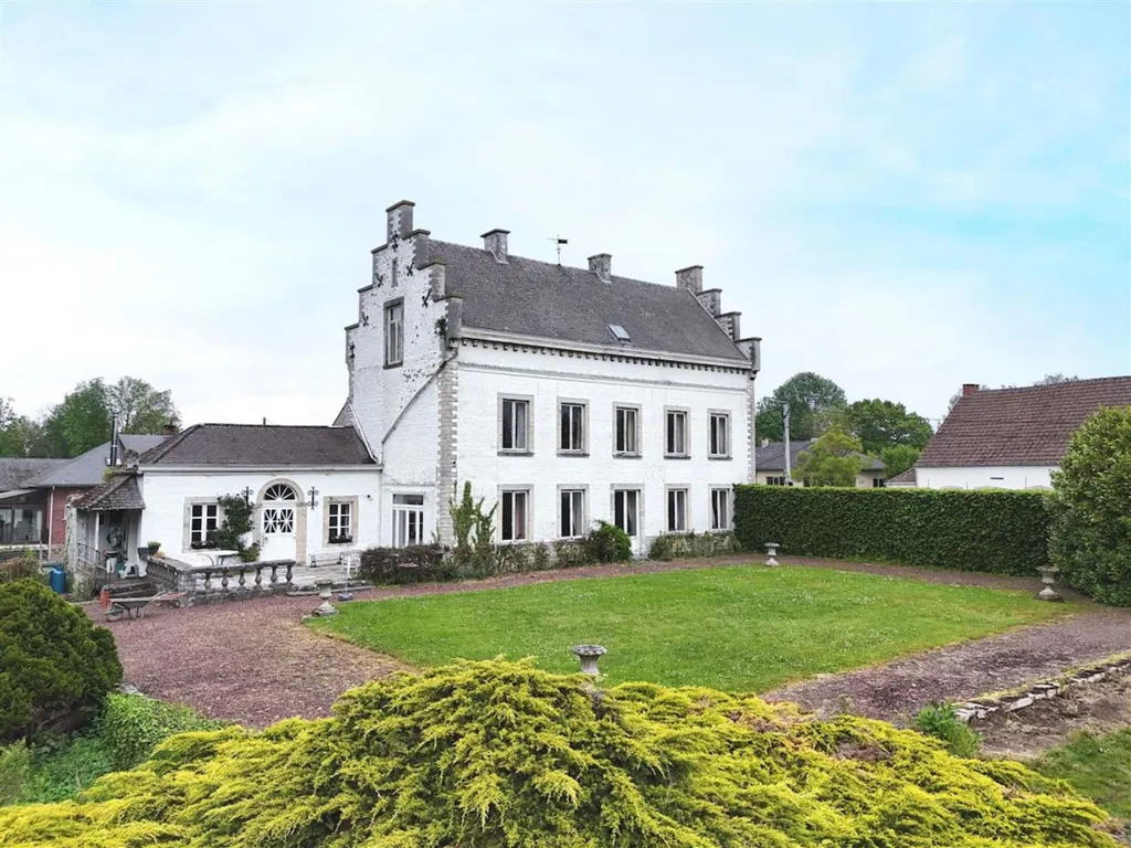Õhuvaade - Historic Manor with Development Potential in Jodoigne