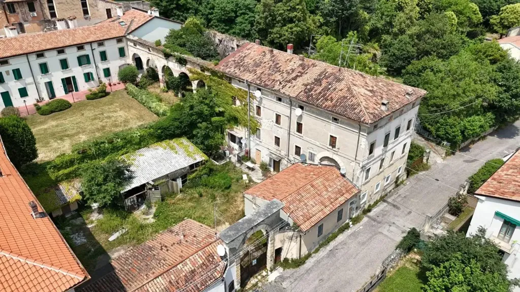 Õhuvaade - Modern Apartment with Private Court in Verona