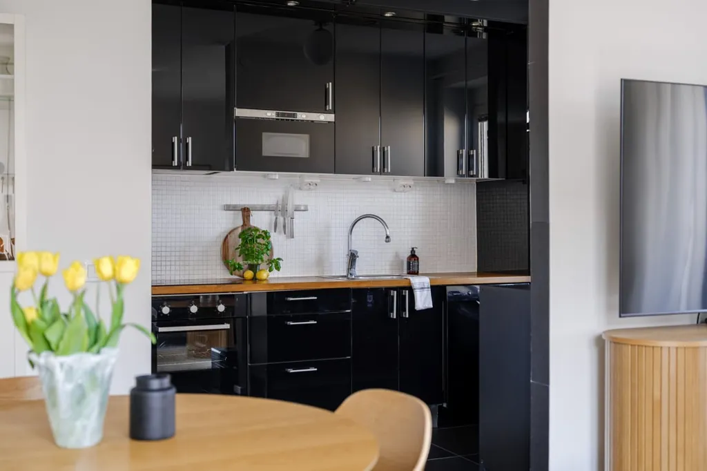 Cuisine - Bright Two-Bedroom with Large Balcony in Malmö
