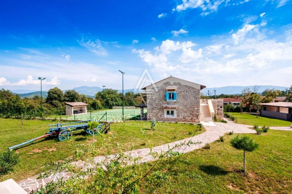 Aed - Rustic Villa with Private Pool in Pićan