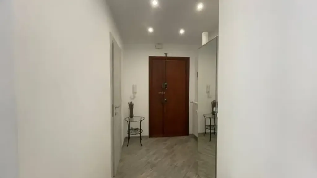 Esik - Rear-Facing Apartment with Balcony in Pegli, Genoa