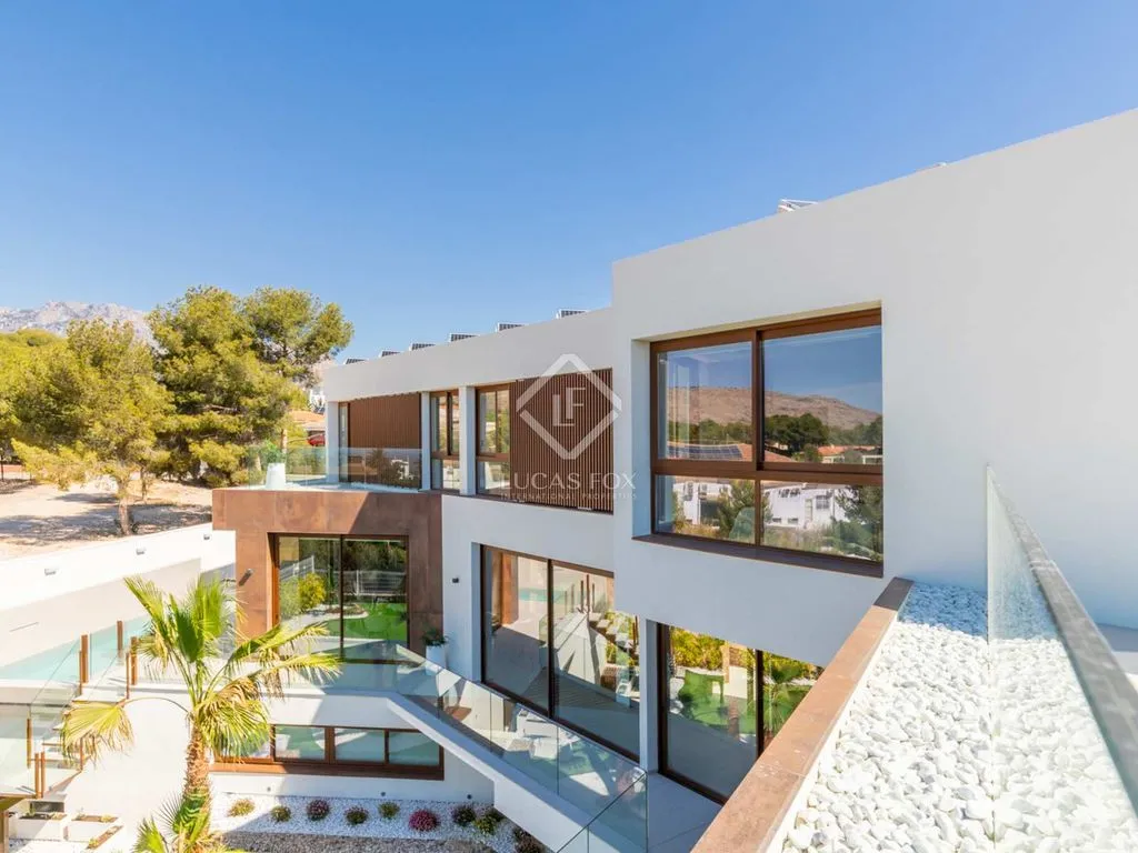 Pool - Luxury Villa with Sea View in La Nucía