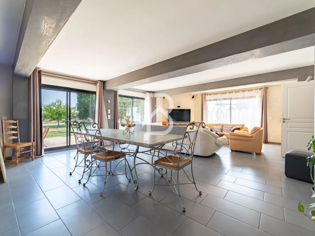 Salle à manger - Mas avec Terrain de 7 000 m² près de Montpellier