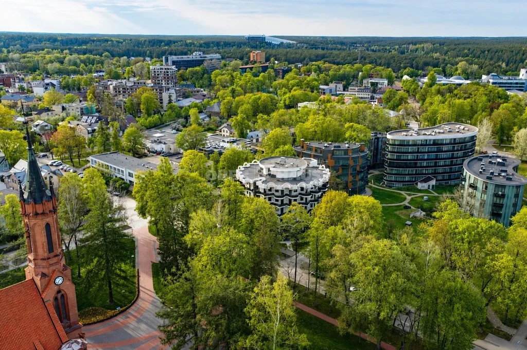 Õhuvaade - 3-Bedroom Apartment with High Ceilings in Druskininkai