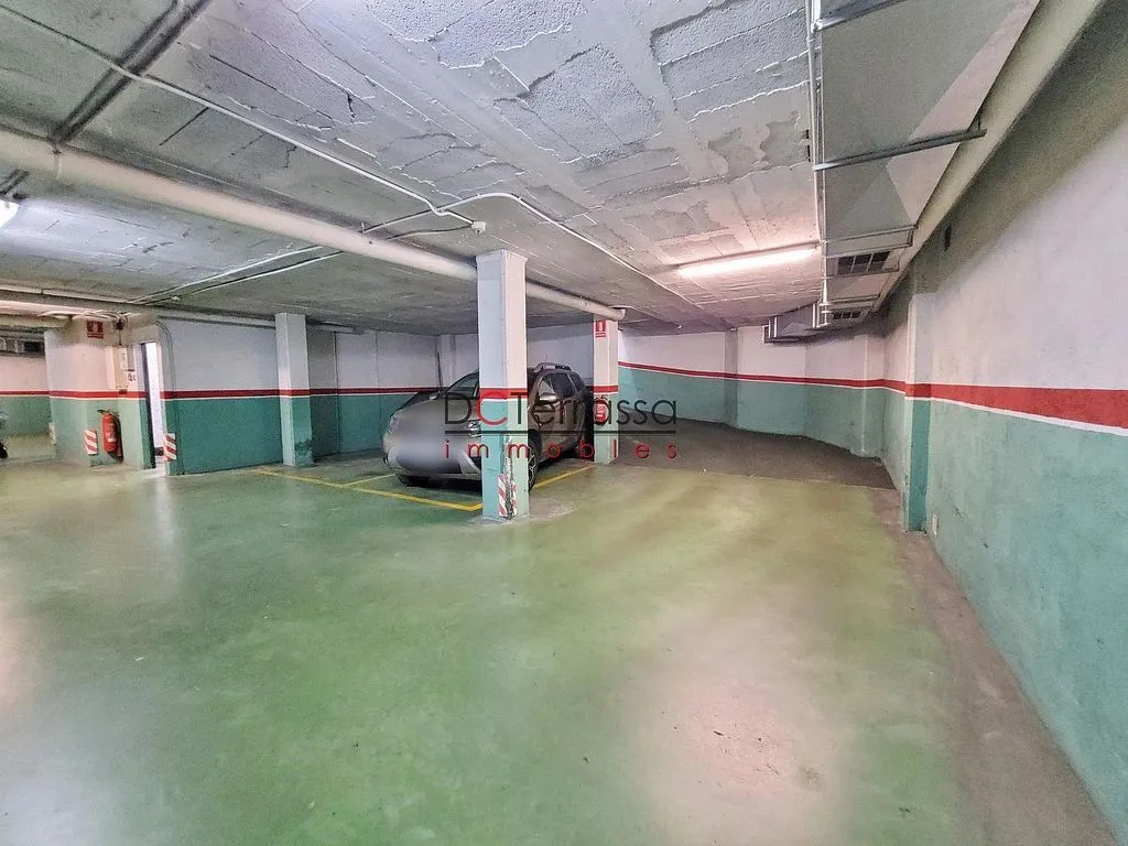 Garage - Apartment with Balcony in Vallparadís, Terrassa