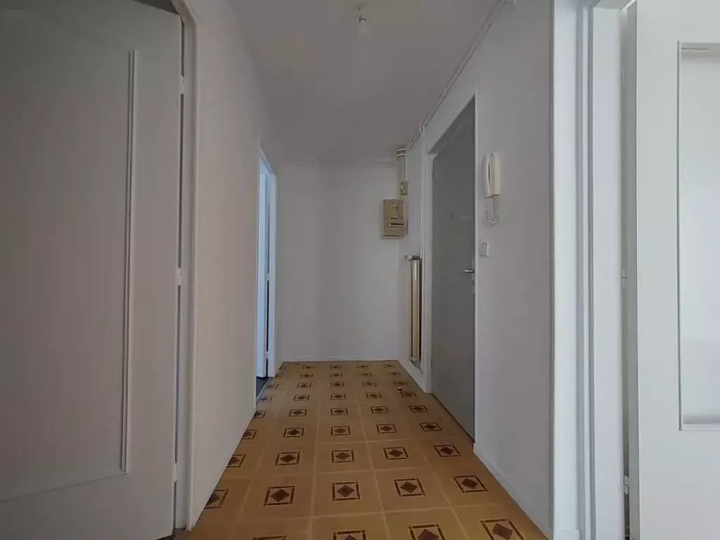 Hallway - Spacious Flat with Three Bedrooms in Bornel
