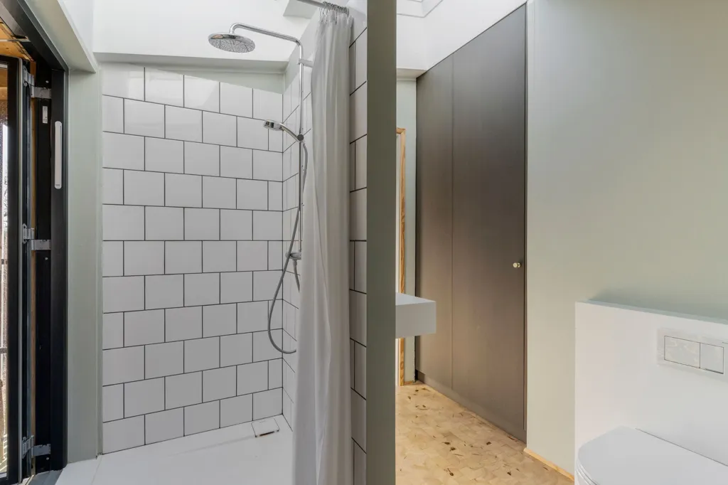 Salles de bain - Modern House with Water Views in Sjællands Odde