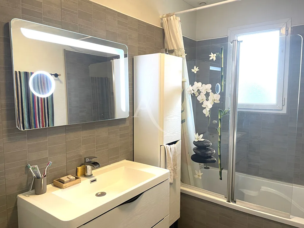 Bathrooms - Four-Bedroom House with Pool in La Chapelle Achard