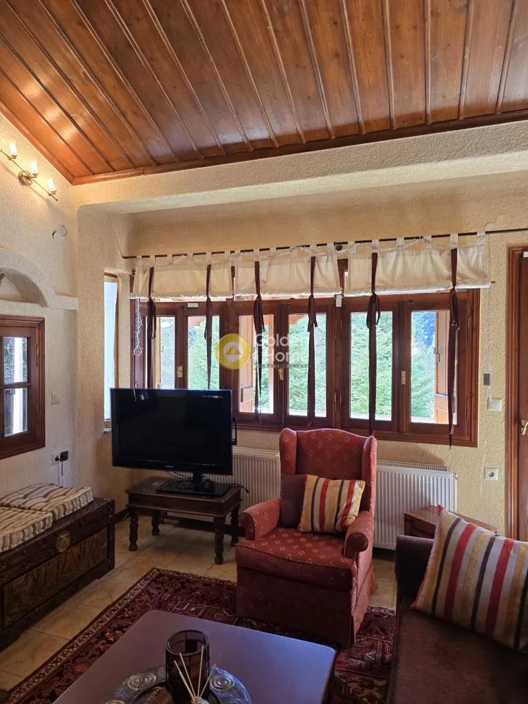 Elutuba - Detached House with Garden in Arachova Meadow