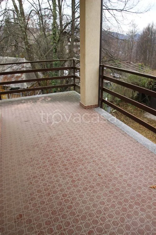 Balcony - Semi-detached House with Garden in Giaveno