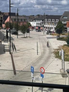 Autres - Appartement Moderne avec Vue sur la Place à Beringen
