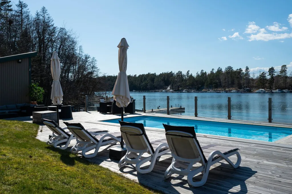 Bassein - Scenic Villa with Pool in Southern Archipelago