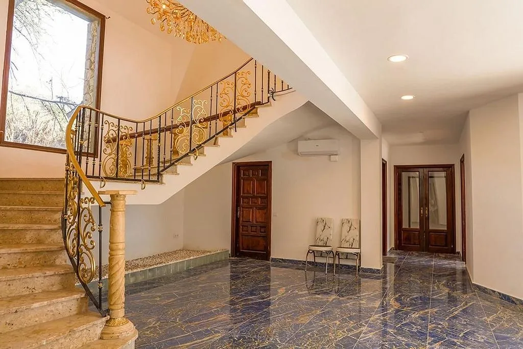hallway_entrance